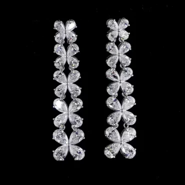 Eirdeil Hidden <span class="diamond">Halo Earrings</span>