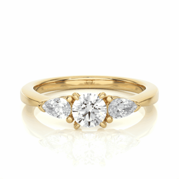 Dinna Fog <span class="diamond">Three Stone Ring</span>